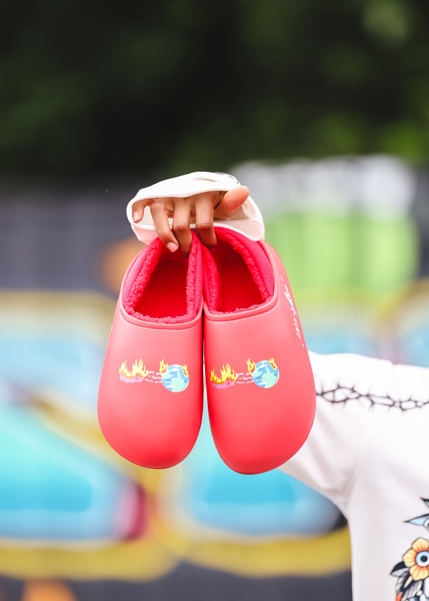 "RED" DREAMER HOUSE SLIPPER (EXCL)